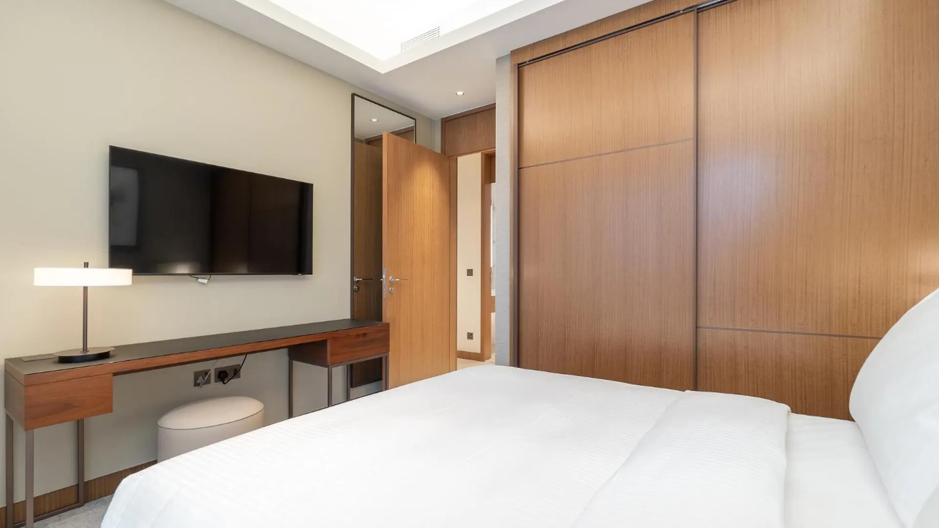 דובאי Spacious 3 Bedroom Apartment In Downtown With Burj Khalifa View