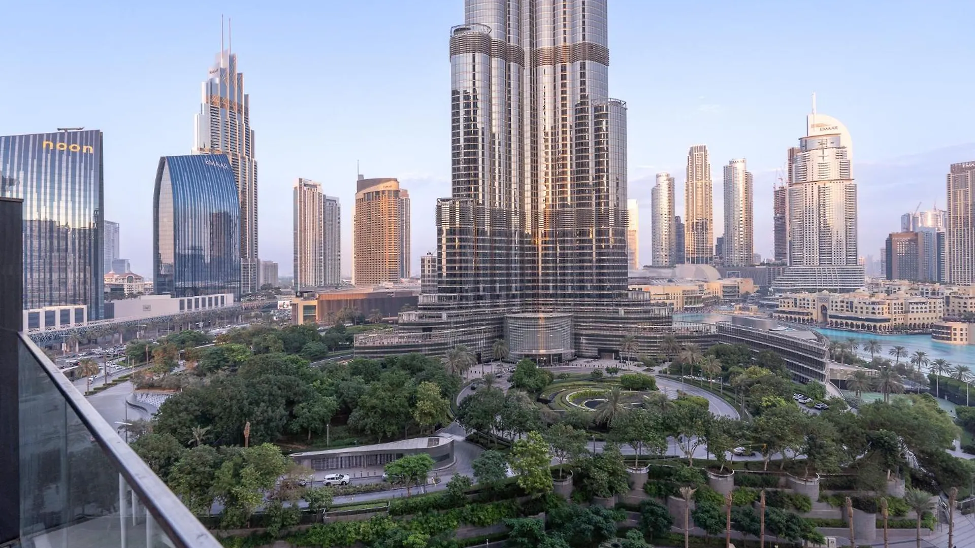 Spacious 3 Bedroom Apartment In Downtown With Burj Khalifa View Dubai