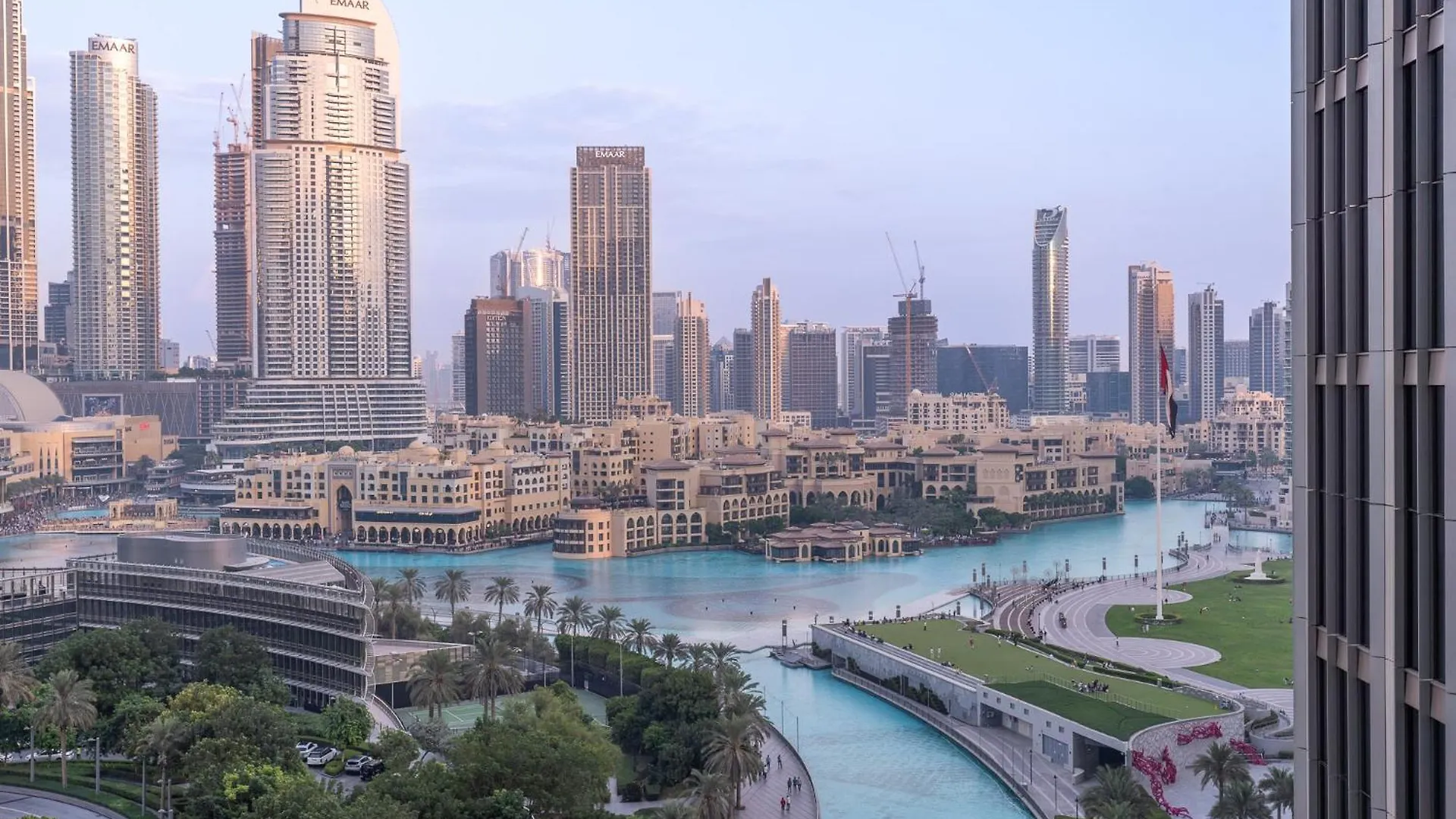 Spacious 3 Bedroom Apartment In Downtown With Burj Khalifa View Dubai